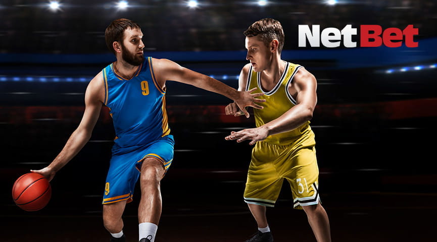  Alcuni giocatori di basket in azione durante una partita e il logo di NetBet 
